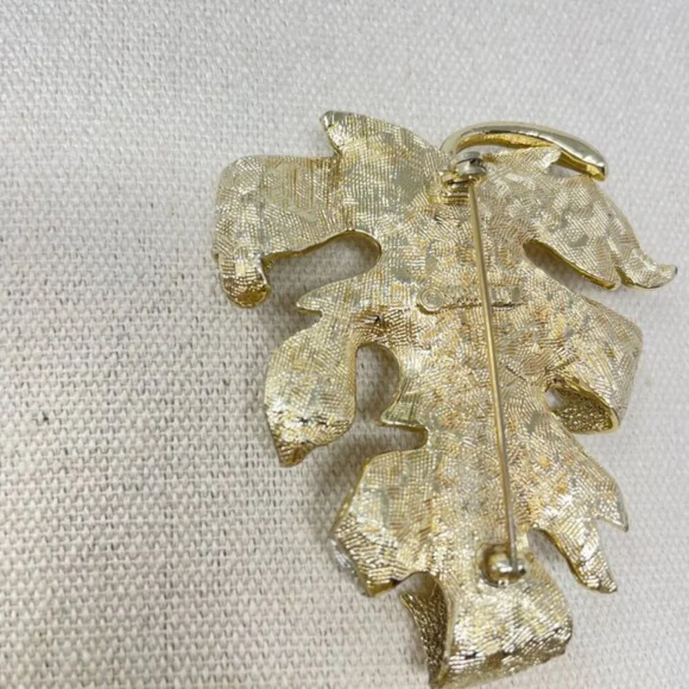 Sarah Coventry Vintage Gold-Tone Leaf‎ Brooch Pin Classic Simple Minimal